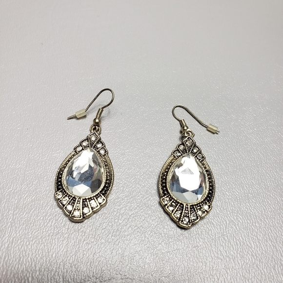 3/$15 Unbranded pretty statement earrings - Picture 6 of 6